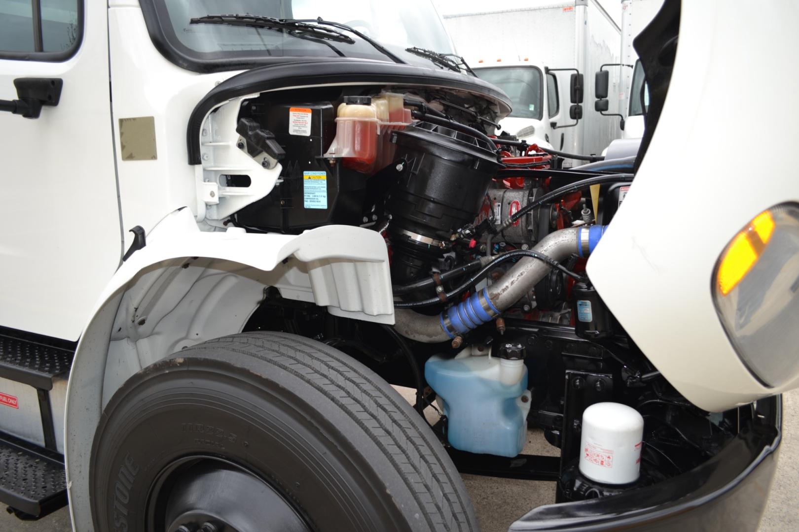 2018 WHITE /BLACK FREIGHTLINER M2-106 with an CUMMINS B6.7L 220HP engine, ALLISON 2100RDS AUTOMATIC transmission, located at 9172 North Fwy, Houston, TX, 77037, (713) 910-6868, 29.887470, -95.411903 - Photo#15